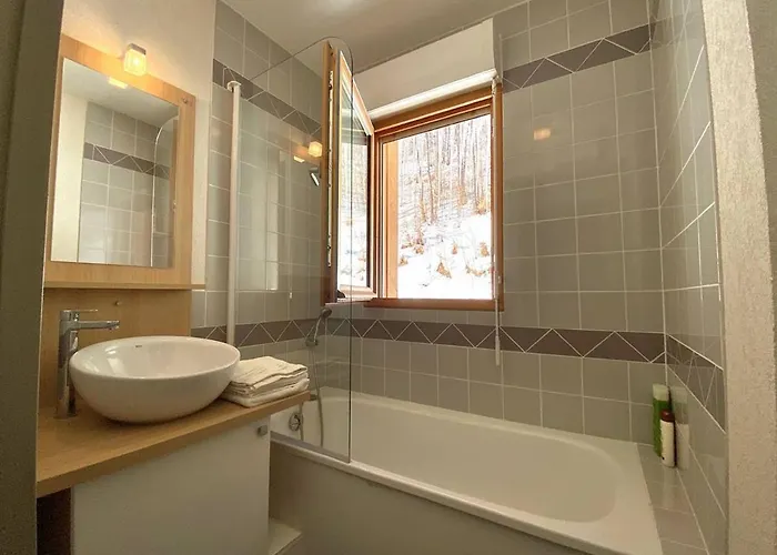 Apartment T2 Confortable, 4 Pers., Garage, Wifi, Bareges, Proche Thermes Et Ski-bus - Fr-1-403-97 Barèges